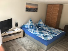 Blick ins Wohn- und Schlafzimmer Ferienwohnung Schönherr